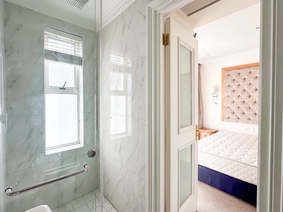 2 Bedroom Property for Sale in Sea Point Western Cape